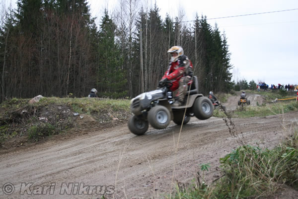 Ruohonleikkureiden 3h kest�vyysajot 8.11.2008