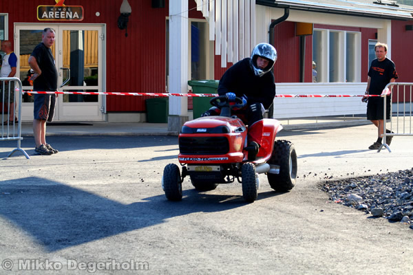 P&auml;&auml;lt&auml;ajettavien ruohonleikkureiden 3h kest&auml;vyysajot 11.8.2007, Himos