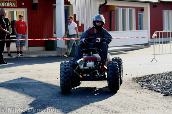 P&auml;&auml;lt&auml;ajettavien ruohonleikkureiden 3h kest&auml;vyysajot 11.8.2007, Himos