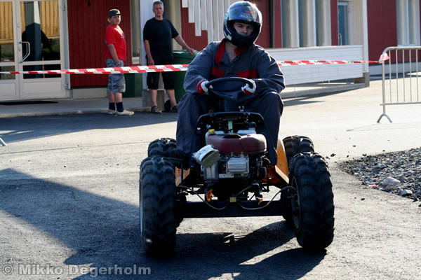 P&auml;&auml;lt&auml;ajettavien ruohonleikkureiden 3h kest&auml;vyysajot 11.8.2007, Himos